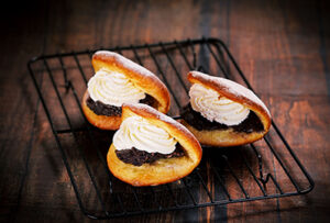 【and more・大阪初號本店限定】1月16日(金)より、「あんクリームサンド」2種が新登場いたします。